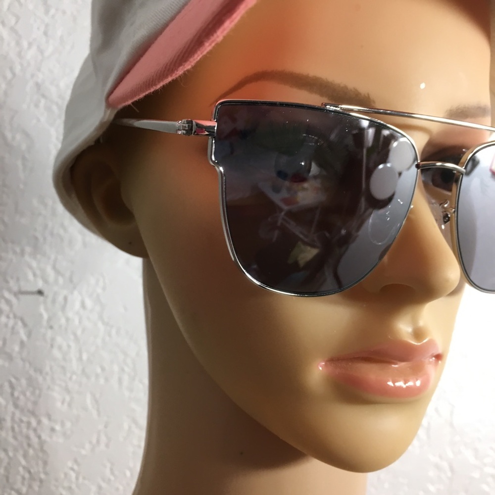 Kendall & Kylie Sunglasses - Picture 3 of 6